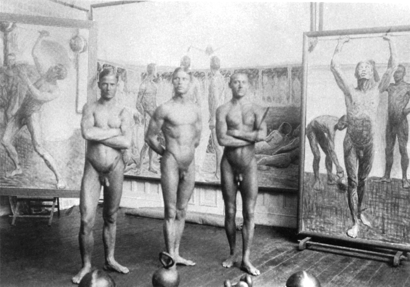 Tre atleti in posa nell'atelier di Eugène Jansson (1911 ca)