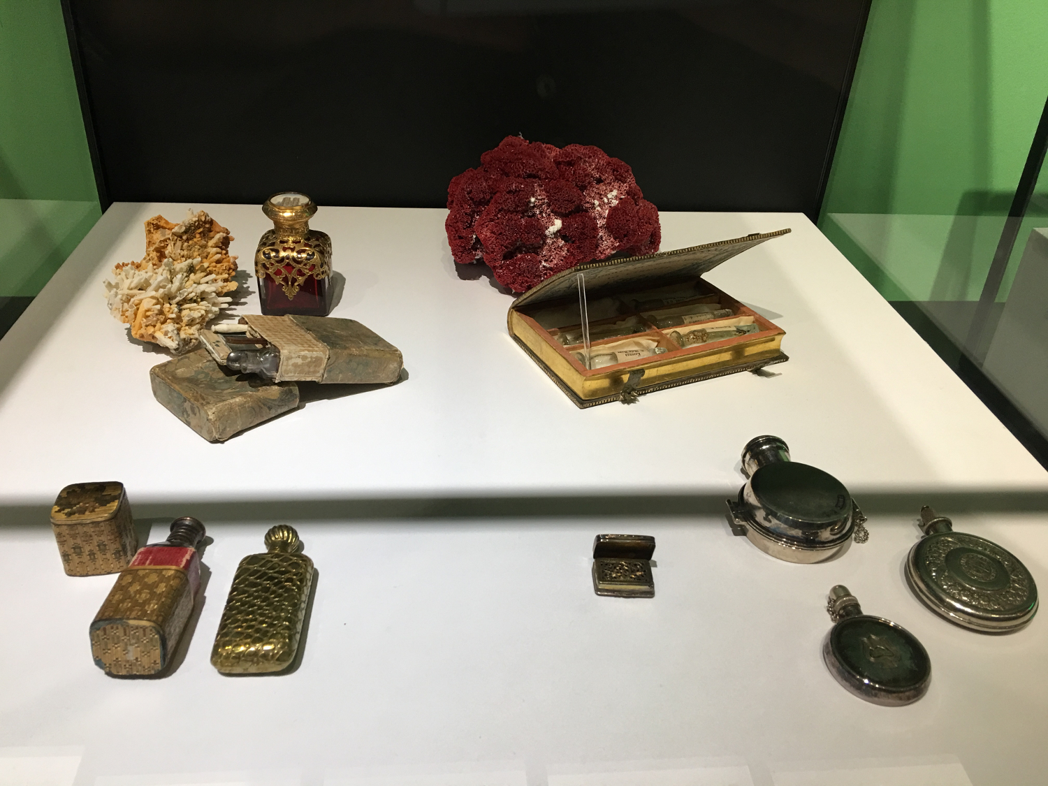 rocaille-blog-venezia-palazzo-mocenigo-cabinet-of-curiosities-collezione-storp-profumo-16