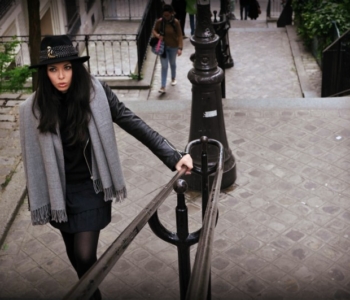 rocaille-lisa-wearing-hat-montmartre-paris