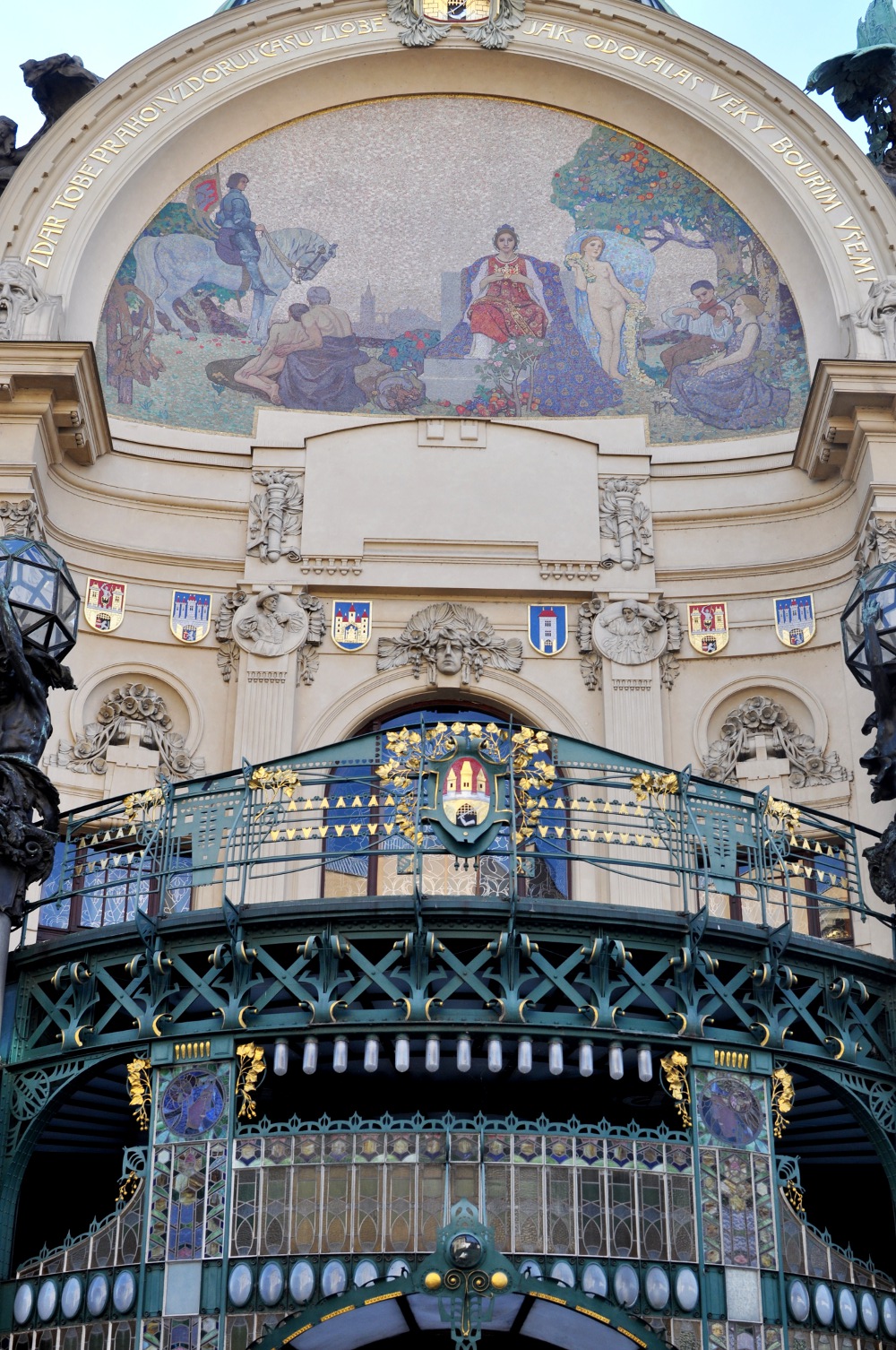 rocaille-town-house-art-nouveau-prague