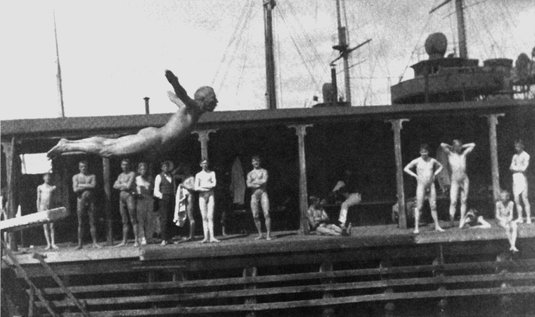 Eugène Jansson mentre si tuffa nei Flottans badhus